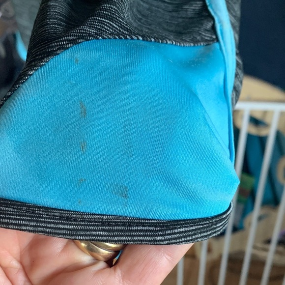 Volcom Gray and Blue Women's Capris - Picture 4 of 9